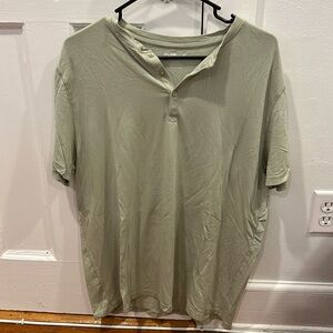 William Rast XL short sleeve henley size XL, light green